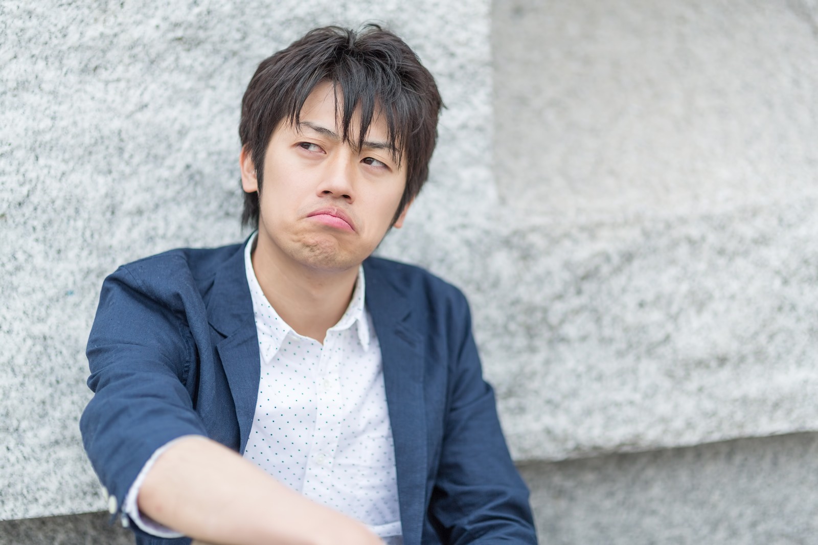 文句ばかりの男性