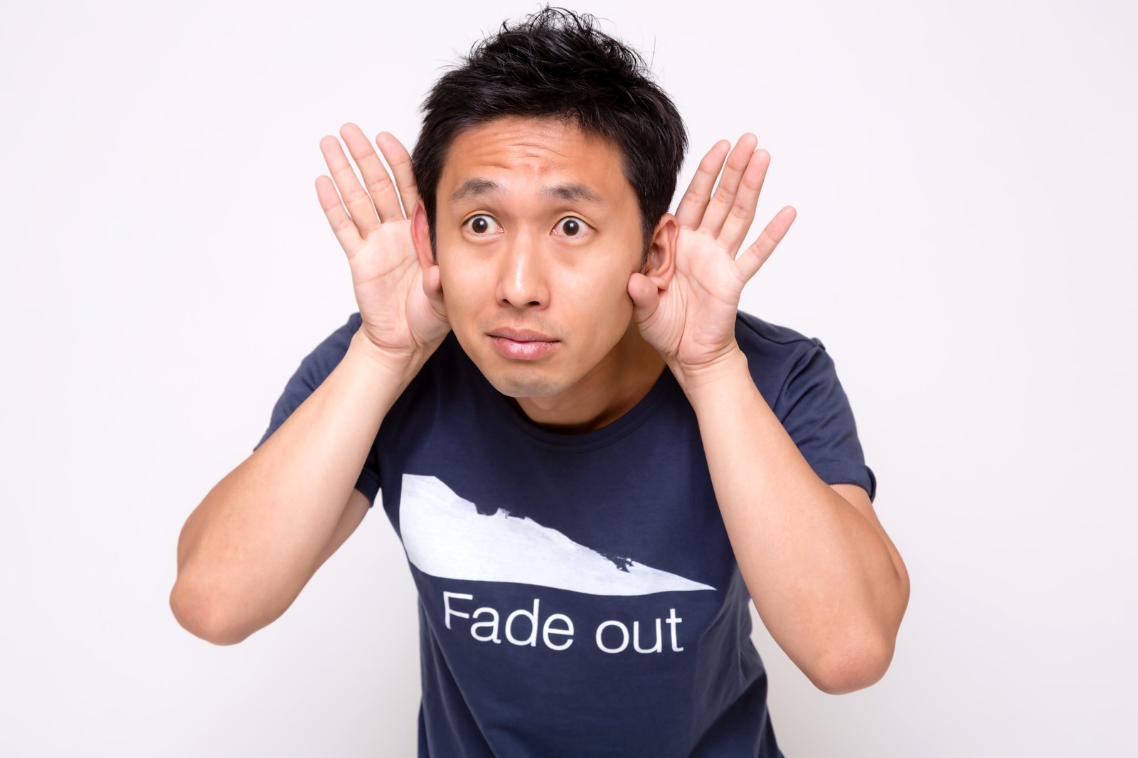 聞き役に徹する男性